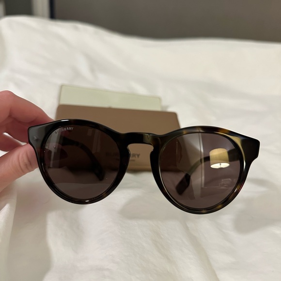 New Burberry Round Brown Sunglasses - Picture 3 of 9